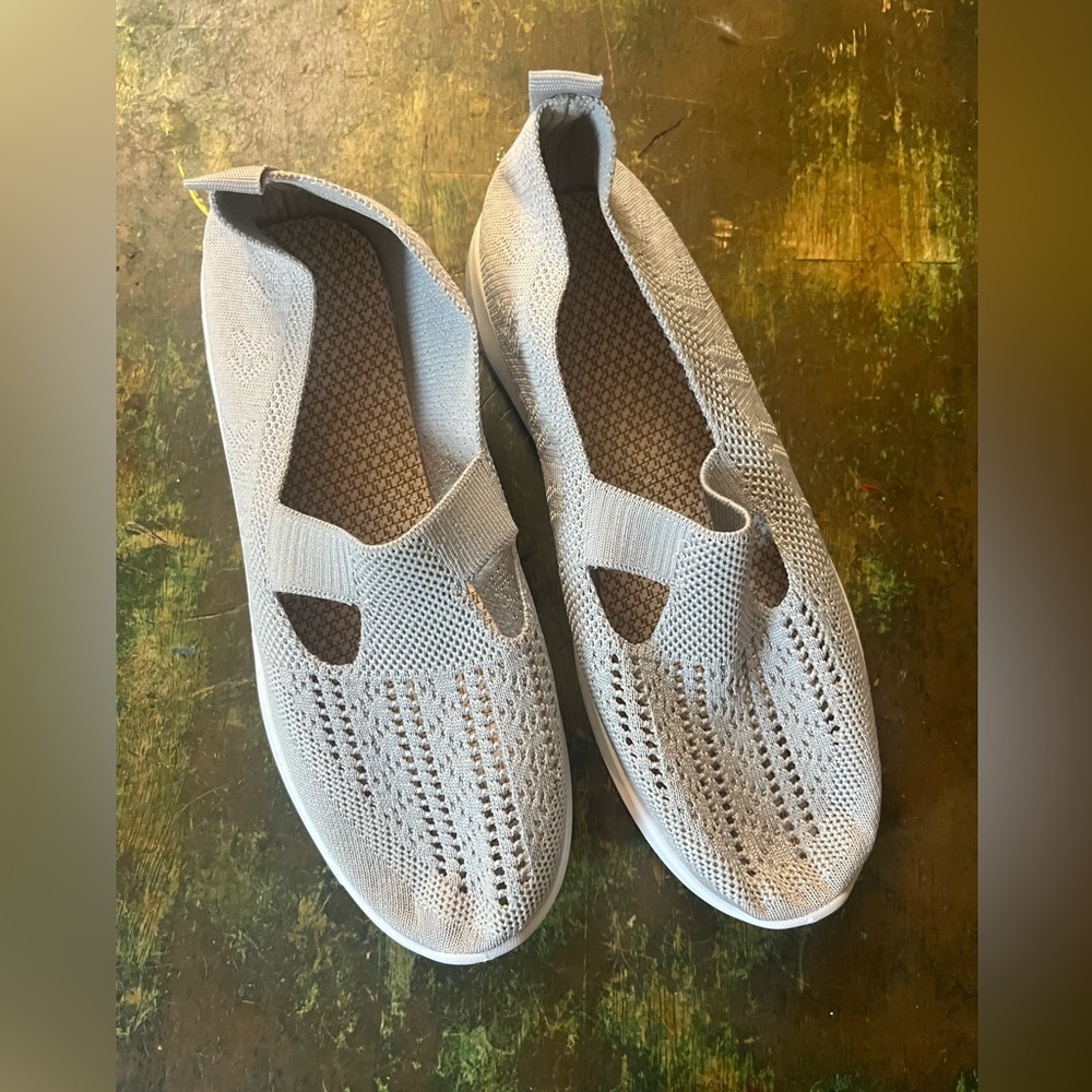 Light Grey Slip On Size 9.5